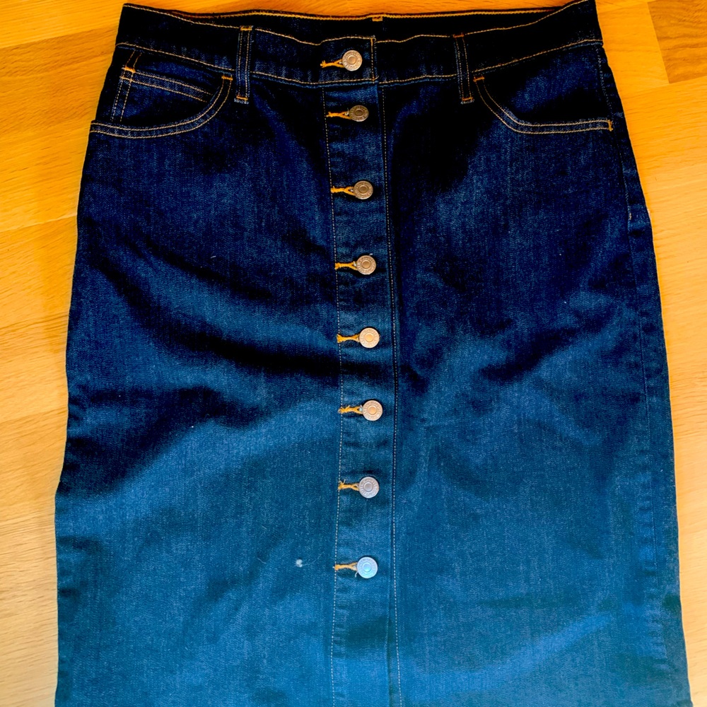 Levis button indigo denim skirt size 29 NWOT